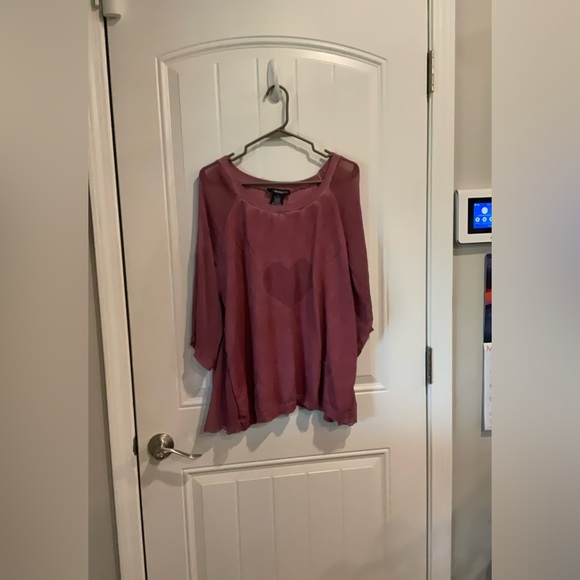 Distressed Women’s Medium Top sz Med. - Picture 6 of 6